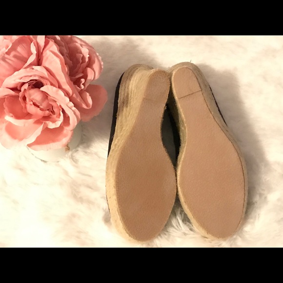 NHL Official NY Islanders Wedge Heels size 6 - Picture 7 of 10